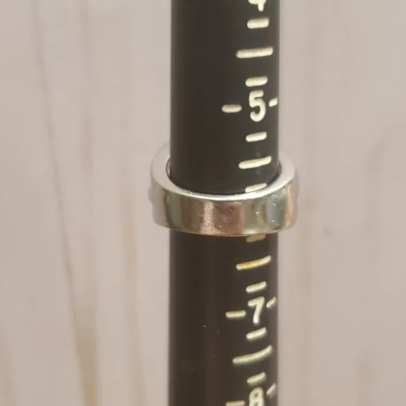 Lia Sophia Tulip Ring - Picture 4 of 6